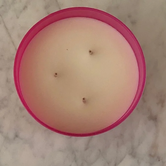 **NEW**. White Barn Cactus Blossom 3 wick candle - Picture 4 of 4